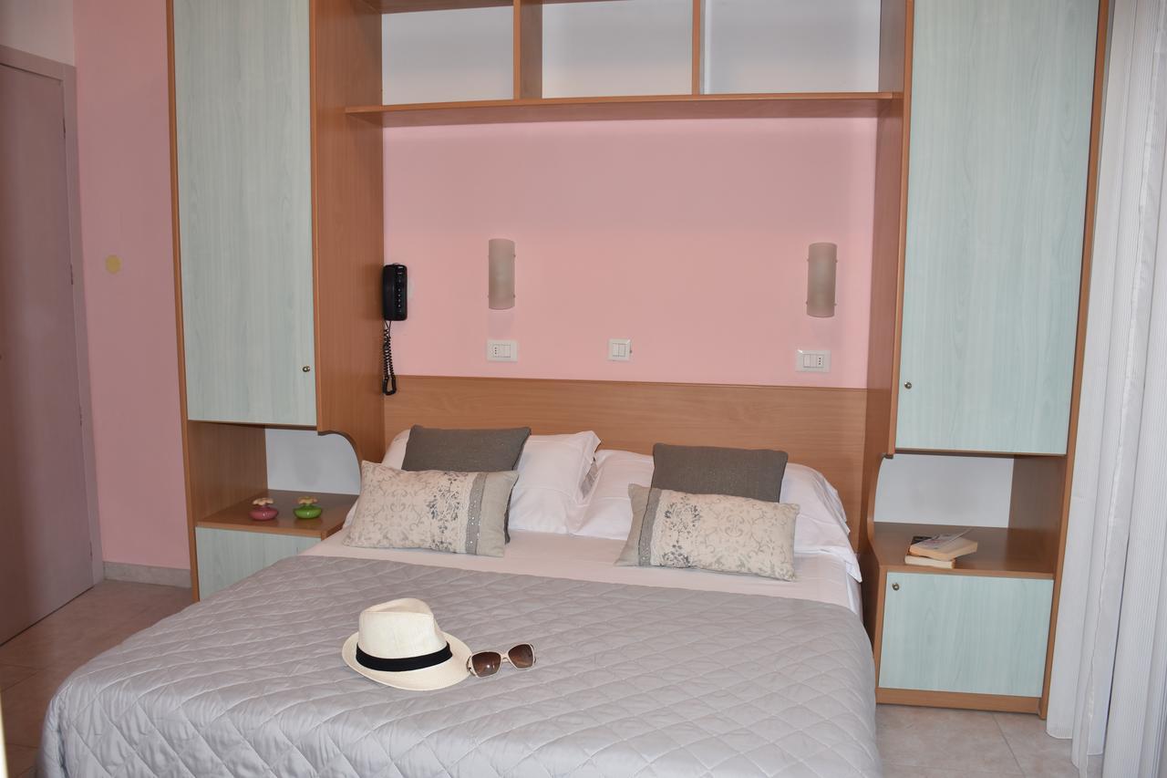 Hotel Gambrinus ริมินี ภายนอก รูปภาพ