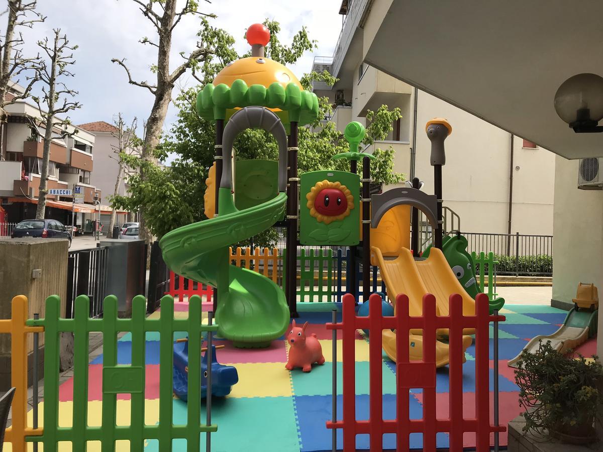 Hotel Gambrinus ริมินี ภายนอก รูปภาพ